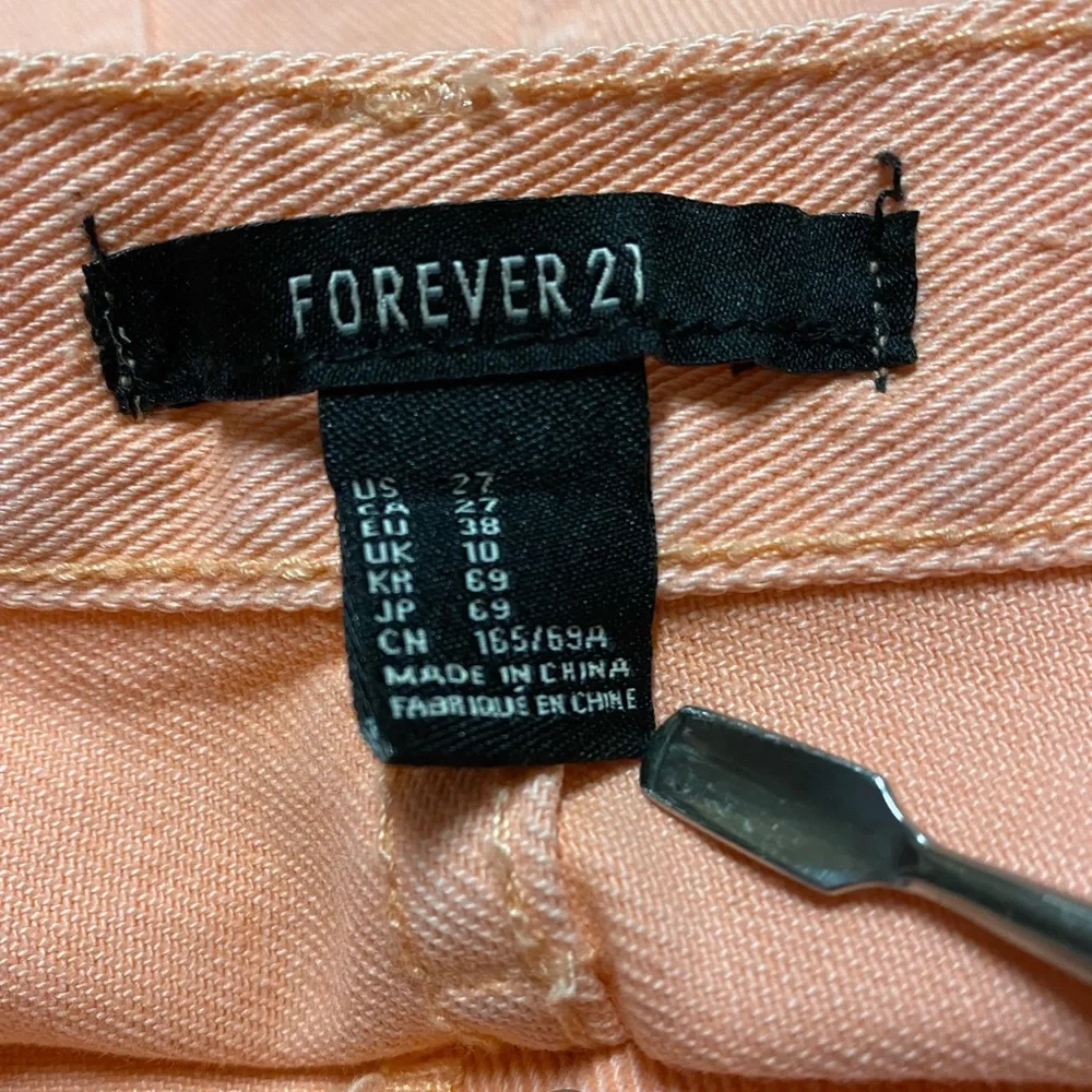 Forever 21 Jean Shorts Women’s 27 Peach Denim Distressed High Rise Button Fly